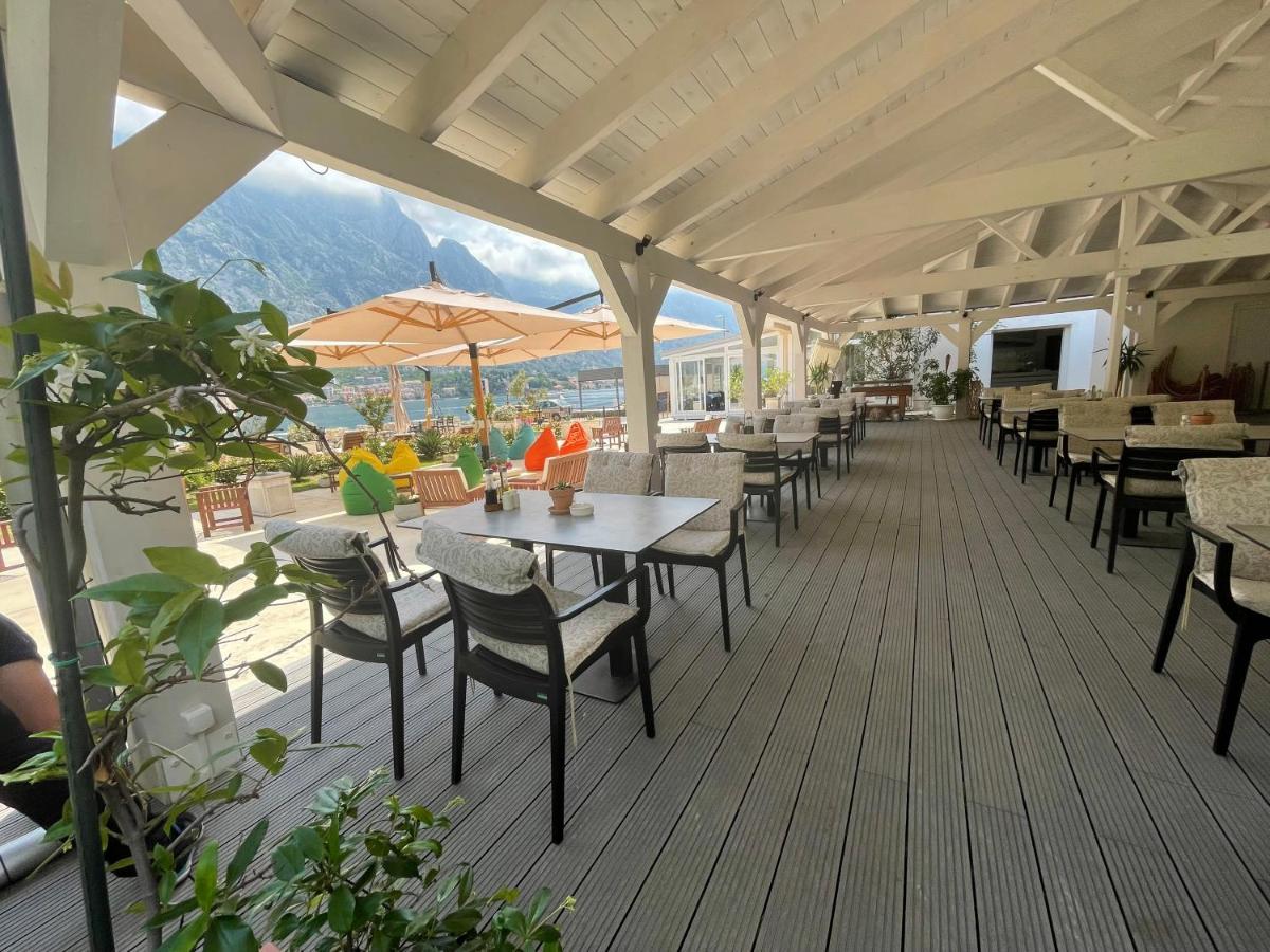 Hotel Montebay Perla Prčanj Exterior foto
