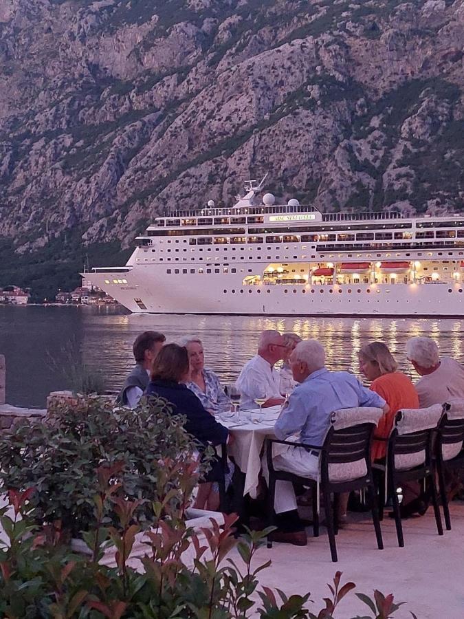 Hotel Montebay Perla Prčanj Exterior foto