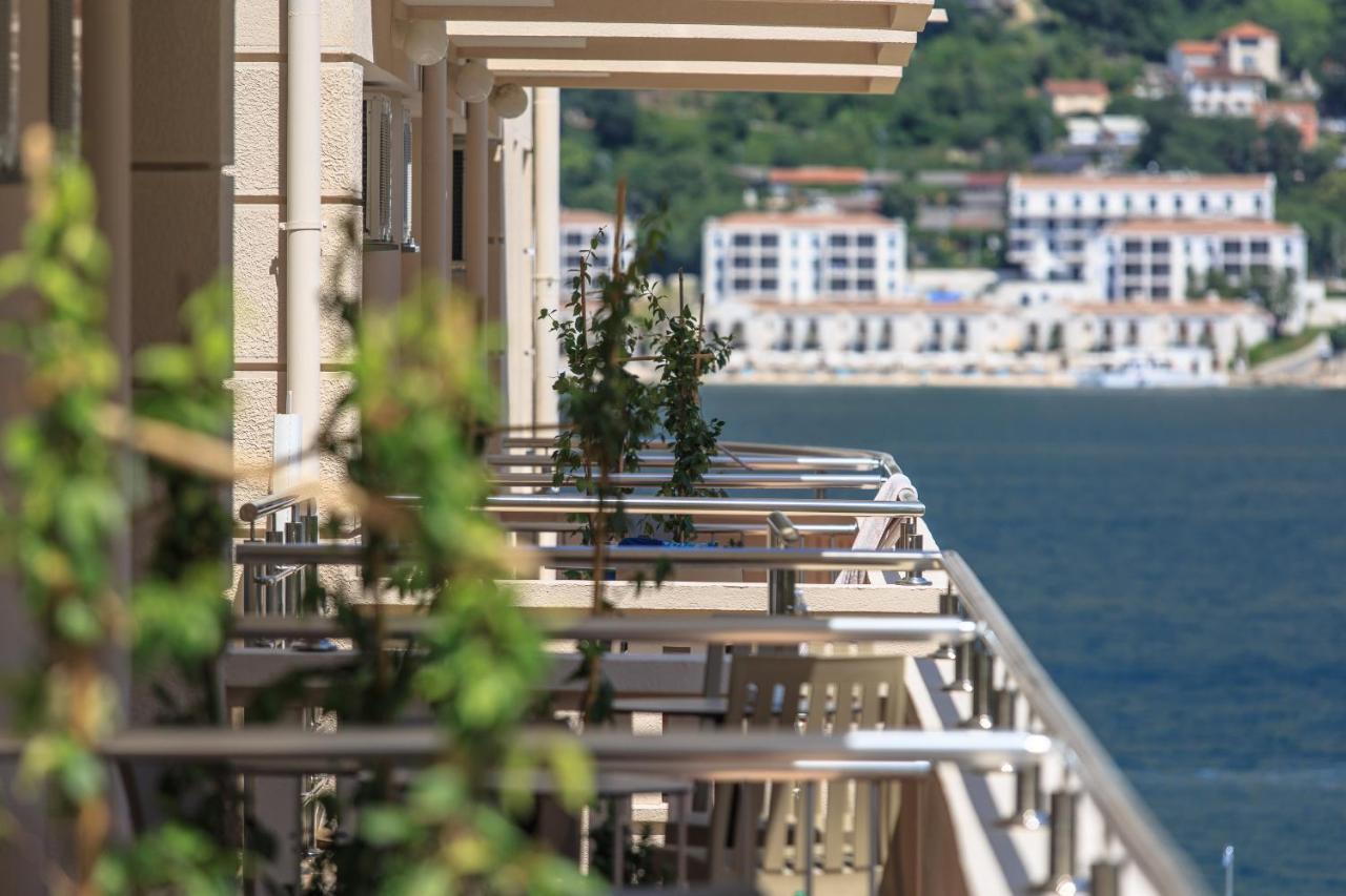 Hotel Montebay Perla Prčanj Exterior foto