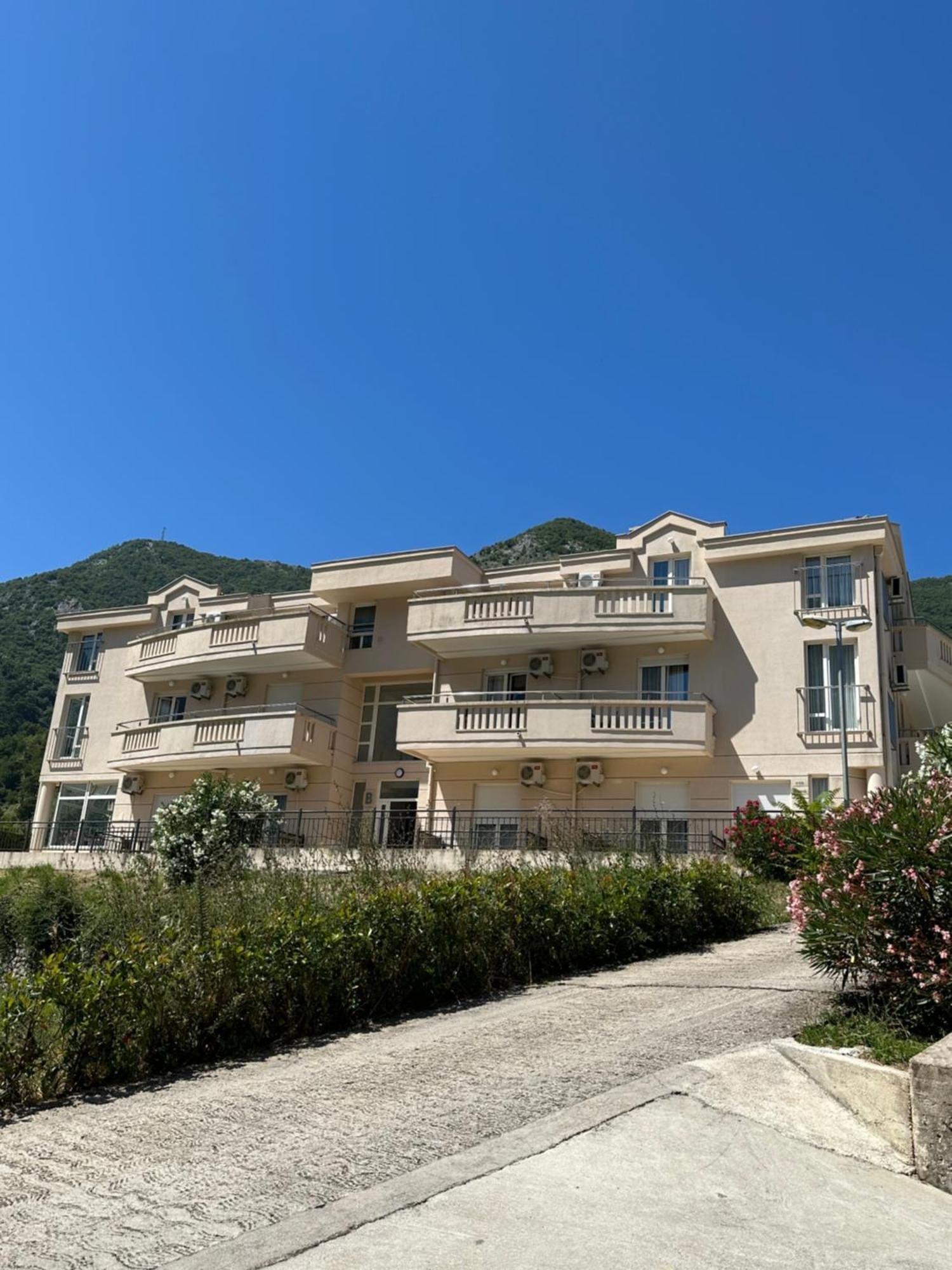 Hotel Montebay Perla Prčanj Exterior foto